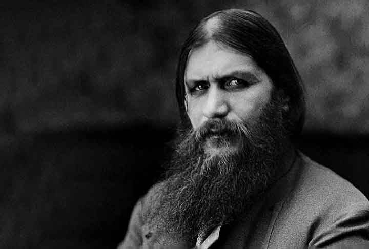 Rasputin (História da Rússia) - Embora não seja um "mago" no sentido estrito, Rasputin é frequentemente lembrado como uma figura mística e misteriosa da Rússia. Conhecido por seu papel próximo à família imperial no início do século XX,  foi descrito como  curandeiro e profeta, mas com influência perigosa sobre o czar e a czarina.