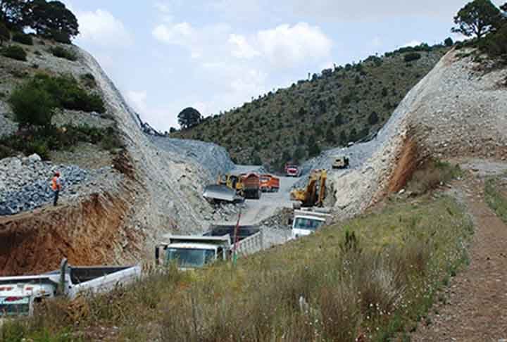 Ela é uma operação a céu aberto que iniciou em março de 2010. As reservas estimadas para a Mina Peñasquito são de 17,82 milhões de onças de ouro, 1.070,1 milhões de onças de prata, 3.214 toneladas de chumbo e 7.098 milhões de toneladas de zinco. 