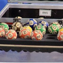 Ganhadores de fortuna em loteria viram vítimas de gananciosos - Reprodução YouTube Caixa