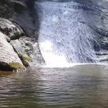 Cachoeiras mansas atraem para banho refrescante e seguro - Youtube/Viciada em Viajar