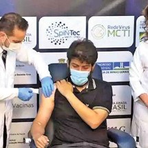 O 'voluntário zero': pesquisador em microbiologia da UFMG, João Victor carvalho foi, aos 24 anos, o primeiro a receber a dose para testes em humanos com a vacina SpiN-Tec -  (crédito: UFMG/Divulgação - 25/11/2022)