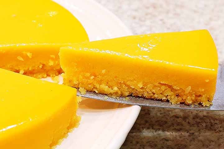 Em seu preparo, a mistura Ã© batida atÃ© ficar homogÃªnea, sendo assada em banho-maria. Dependendo do tamanho da forma, a quantidade dos ingredientes pode mudar.
