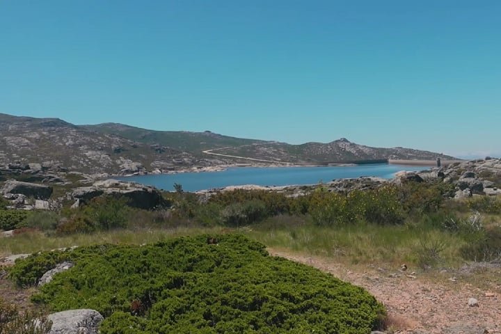 O passeio Ã© bonito, com muitas paisagens naturais, mas pode ser difÃ­cil em algumas partes, especialmente quando hÃ¡ neve ou riachos no caminho.