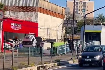 Segundo o Corpo de Bombeiros, acidente aconteceu por volta das 6h17. Interdição da via provocou congestionamento por toda Venda Nova -  (crédito: Reprodução/Redes sociais)