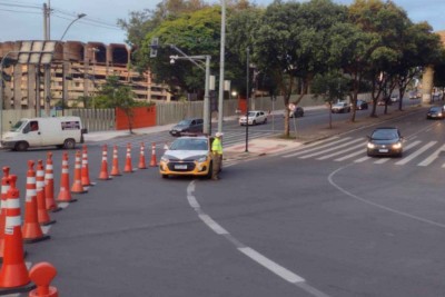 Agentes da BHTrans, da Guarda Municipal e da Polícia Militar orientarão motoristas e pedestres sobre as mudanças no trânsito na noite deste sábado (14/6) -  (crédito: Divulgação/PBH)