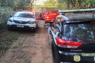 Corpo foi encontrado por funcionários do DMAE e estava numa vala próximo à MG-050 -  (crédito: PCMG)