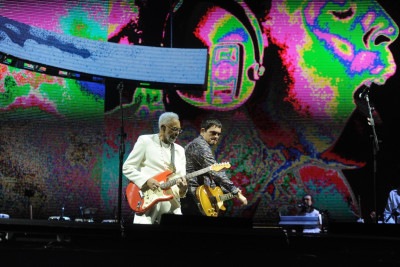 Samuel Rosa foi o convidado especial de Gilberto Gil na agem da turnê "Tempo rei" por Belo Horizonte, na noite deste sábado (14/6), no Mineirão -  (crédito: Alexandre Guzanshe/EM/DA Press)