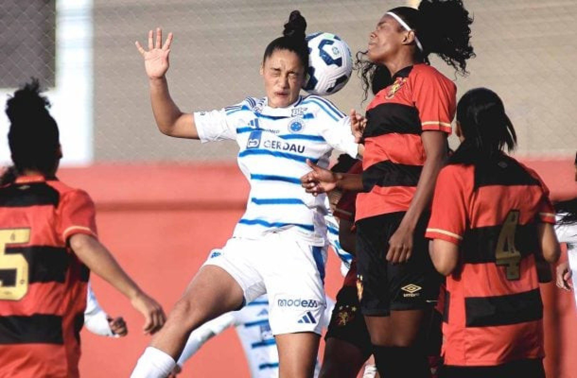 Líder Cruzeiro empata com lanterna Sport pelo Brasileirão feminino