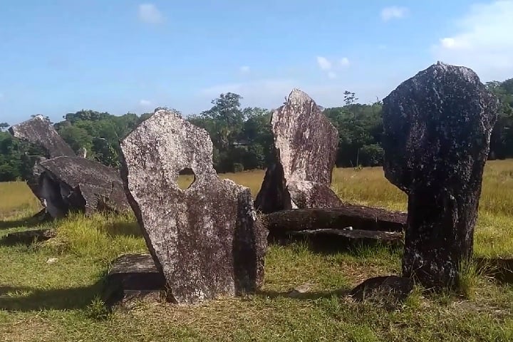 O monumento fica no Parque Arqueológico do Solstício, no interior do município de Calçoene.-Reprodução/YouTube