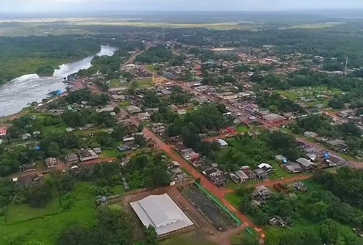 O local atrai curiosos, mas ainda é difícil de visitar. Fica em uma área de preservação ambiental, perto da cidade de Calçoene, considerada a mais chuvosa do Brasil. -Reprodução