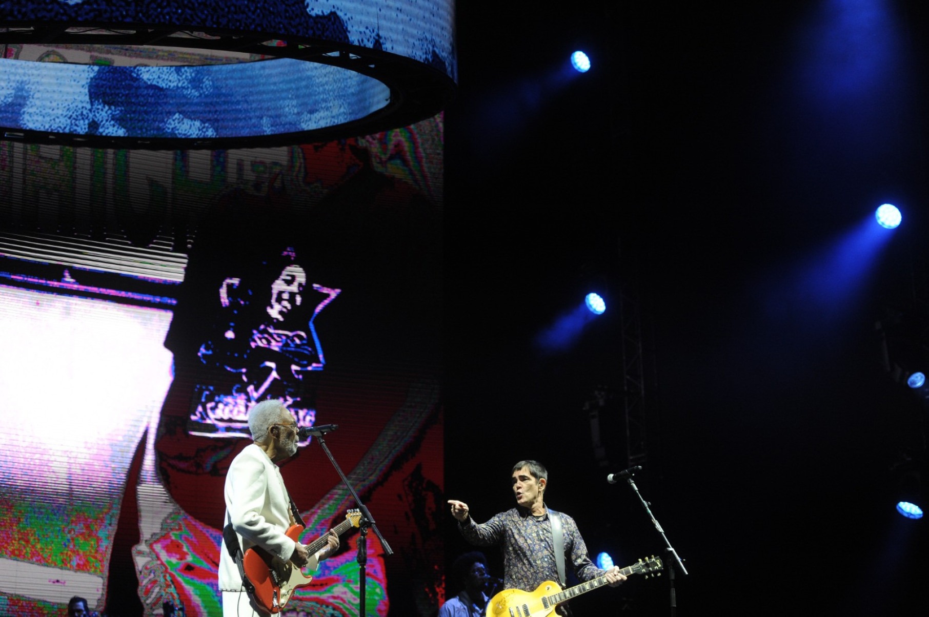 Samuel Rosa foi o convidado especial de Gilberto Gil na passagem da turnê 'Tempo rei' por Belo Horizonte, na noite deste sábado (14/6), no Mineirão-Alexandre Guzanshe/EM/DA Press
