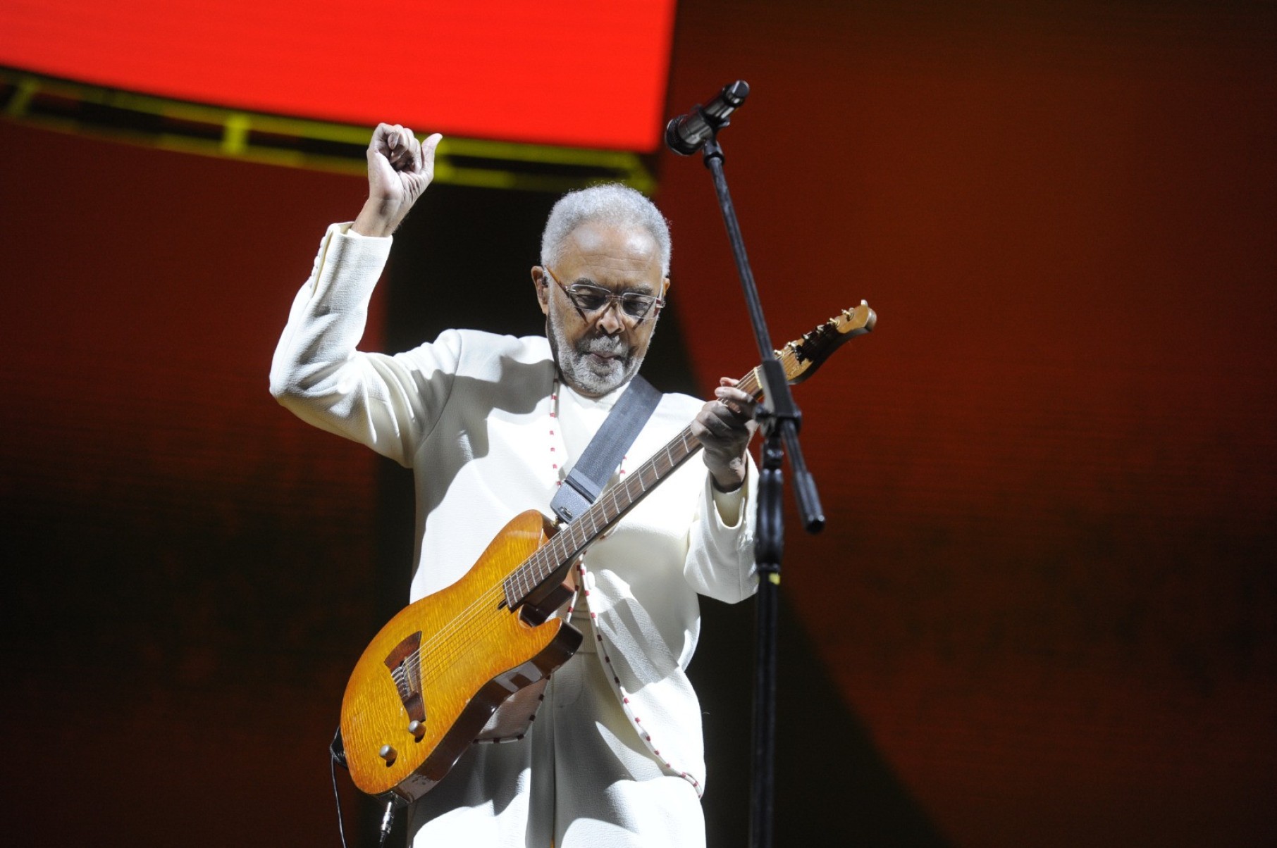 O show da turnê 'Tempo rei' começou às 20h30, neste sábado (14/6), no Mineirão, em BH, 30 minutos após o previsto; cantor foi recebido pelo público com carinho-Alexandre Guzanshe/EM/D.A.Press