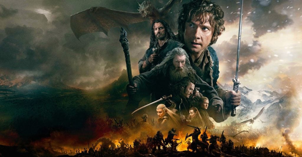 Por fim, em 2014, o fim da trilogia chega com "O Hobbit: A Batalha dos Cinco Exércitos", com Bilbo Bolseiro e Gandalf tentando impedir uma guerra travada na Terceira Era entre Homens do lago, Anões das colinas de ferro, Elfos da floresta, Goblins e Wargs.