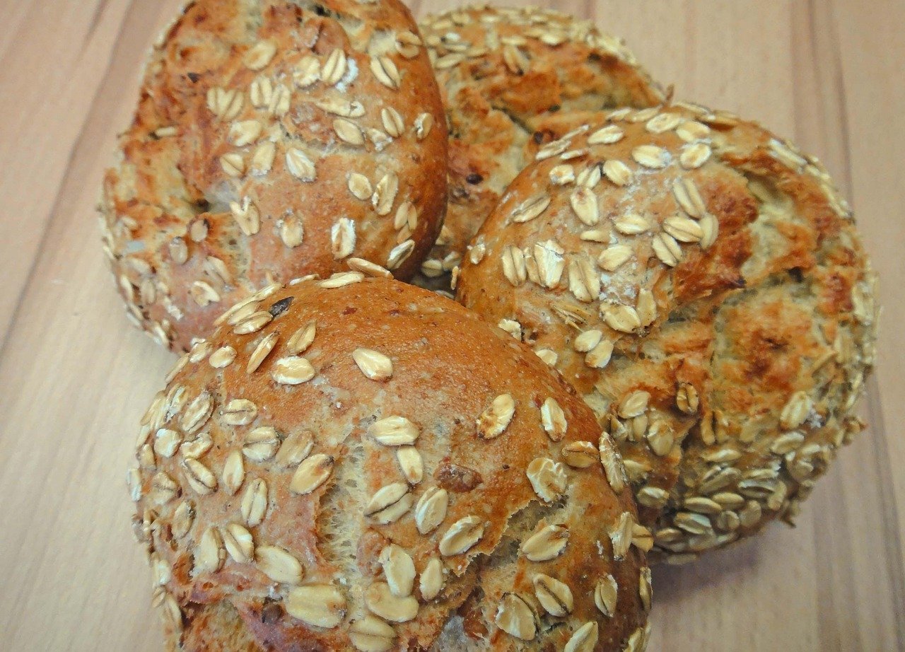 Sendo assim, o consumo regular de aveia pode estar relacionado com a diminuiÃ§Ã£o da formaÃ§Ã£o de placas de gorduras (ateroma), que causam doenÃ§as cardiovasculares.