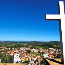 Vista da cidade de Esmeraldas, na Grande BH, a partir do cemitério municipal: cidade tem, proporcionalmente, as mais altas taxas de homicídios no estado -  (crédito: Edésio Ferreira/EM/D.A Press)