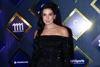 Cantora Ana Castela durante leilão beneficente organizado por Neymar -  (crédito: Divulgação)