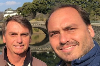 Para concorrer, Carlos Bolsonaro precisaria estabelecer vínculo com o estado e mudar seu domicílio eleitoral do Rio de Janeiro para Santa Catarina -  (crédito: Instagram/Reprodução)