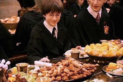O universo de Harry Potter é rico em detalhes, e a gastronomia do mundo bruxo é um dos aspectos que mais encantam os fãs -  (crédito: FOTO: Reprodução)