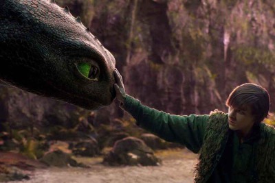 A história de amizade entre Soluço (Mason Thames) e Banguela volta às telas, com personagens EM novos contornos -  (crédito: universal pictures/divulgação)