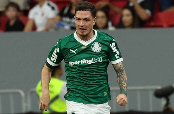 ANÍBAL MORENO – Sua principal função foi fechar espaços e dar sustentação aos avanços dos meias. Teve dificuldades em parar Rodrigo Mora, o jogador mais perigoso do Porto, mas se saiu bem no geral. Sua grande falha foi num escanteio: deixou de marcar Zé Pedro, que cabeceou livre para fora na melhor chance do Porto. Fez um papel correto na troca de passes. Nota: 6,0 Foto: Cesar Greco/Palmeiras