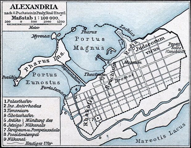 Durante as investidas expansionistas de Alexandre, a cidade foi erguida como salvaguarda militar do delta do rio Nilo diante de ameaças dos persas. 
