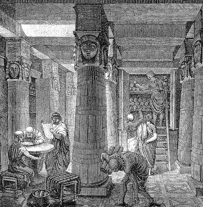 Fundada no século 3 a.C. pelo imperador Ptolomeu II, a antiga Biblioteca de Alexandria abrigava em seu acervo cerca de 700 mil volumes, entre documentos, manuscritos e papiros, com imenso valor cultural para a época. 
