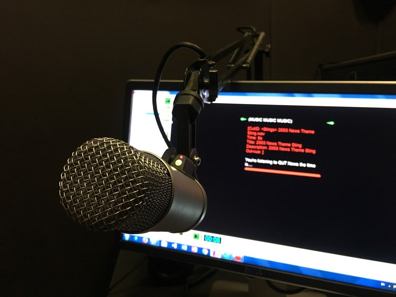 ApÃ³s as descobertas de Marconi, a tecnologia de rÃ¡dio se expandiu rapidamente. Nos Estados Unidos, em 1920, a estaÃ§Ã£o de rÃ¡dio KDKA, em Pittsburgh, iniciou a primeira transmissÃ£o comercial de rÃ¡dio. A partir desse momento, o rÃ¡dio se popularizou em todo o mundo.