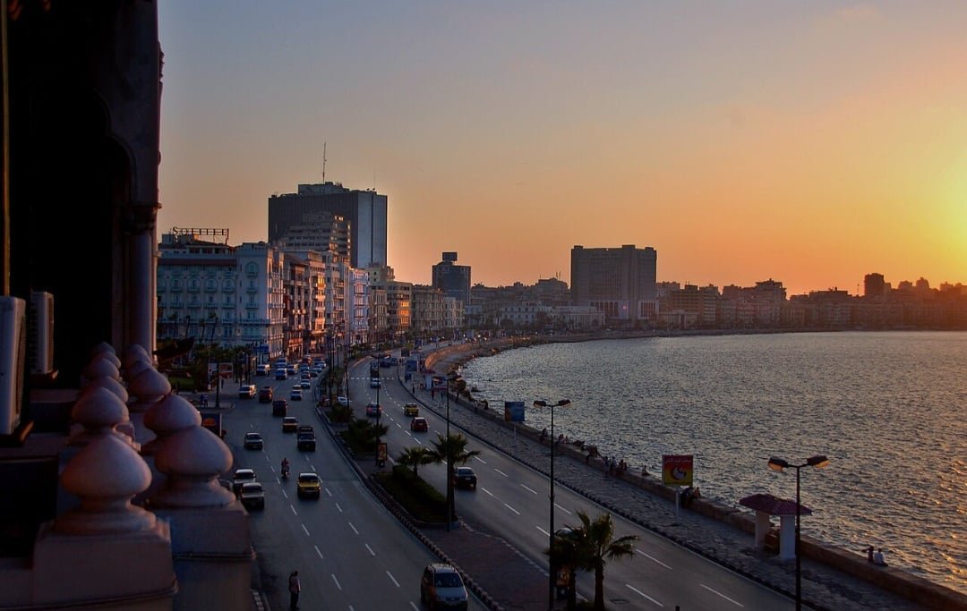 O principal porto do Egito fica localizado em Alexandria, concentrando boa parte das importações e exportações do país. 

