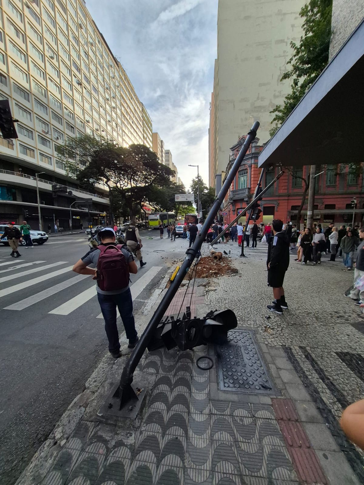 Mulher é atropelada por ônibus na Avenida Augusto de Lima, no Centro de BH, na tarde deste domingo (15)-Thiago Bonna/EM/DA Press