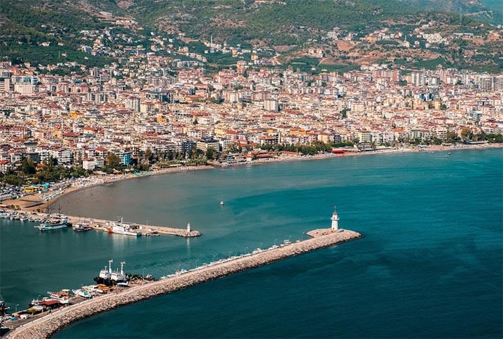 Barbate é um município da Espanha na província de Cádiz, comunidade autónoma da Andaluzia, com cerca de 23 mil habitantes numa área de 142 km² .