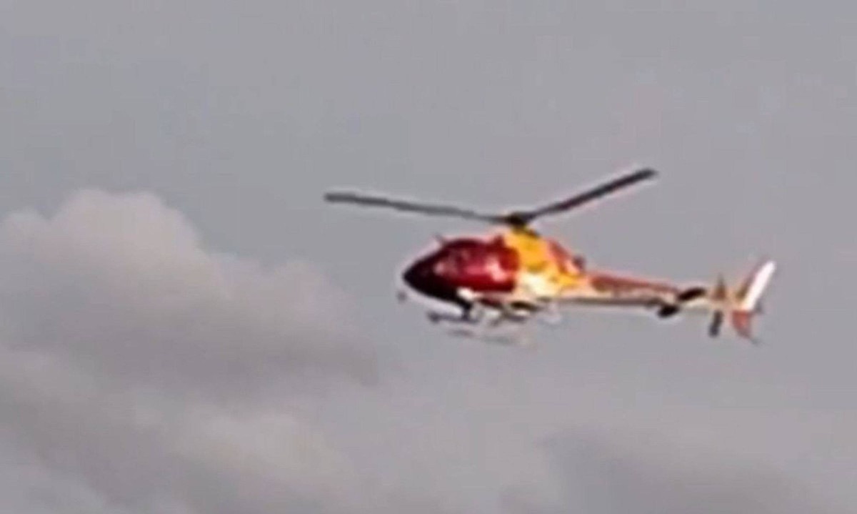 Os bombeiros precisaram realizar um pouso de emergência em um pasto para manobras de reanimação na criança -  (crédito: Portal Rede Nova Era/Reprodução)