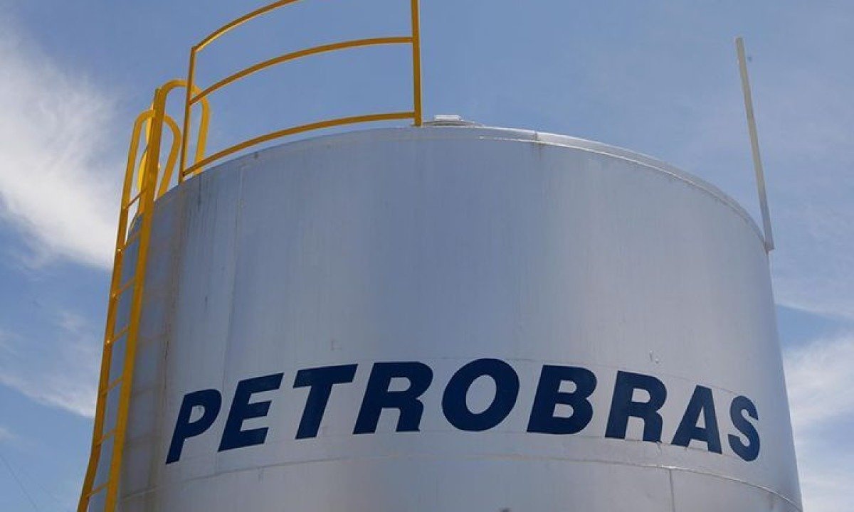 Em mar&ccedil;o de 2024, a Petrobras anunciou uma redu&ccedil;&atilde;o de R$ 0,30 no litro do diesel A, aquele derivado diretamente do processo de refino do petr&oacute;leo, ainda sem adi&ccedil;&atilde;o de biodiesel -  (crédito: Geraldo Falc&atilde;o/ Ag&ecirc;ncia Petrobras )