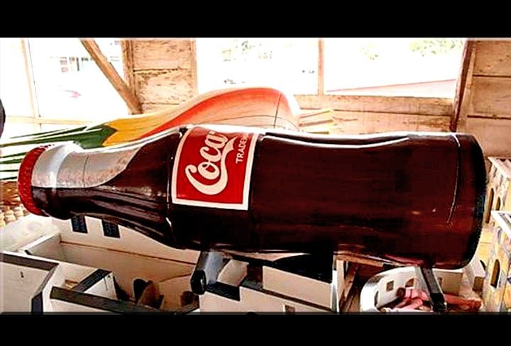 E a Coca-Cola, fenômeno mundial de consumo, não poderia ficar de fora. 