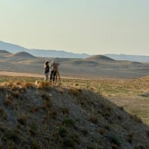 Arqueólogos descobrem tumba de 2.500 anos e algo chama a atenção