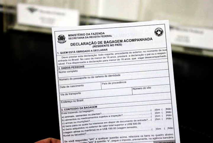 Se você exceder a cota, a declaração pode ser feita diretamente na fila de "bens a declarar" após o desembarque, ou pela plataforma online mencionada anteriormente. 