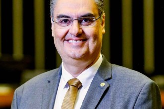 HOMEM PÚBLICO DESDE OS 27 ANOS