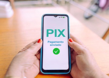 Especialista acredita que empresas de portes variados vão aderir ao Pix Automático — uma alternativa ao débito automático, oferecido em geral por empresas grandes -  (crédito: Getty Images)