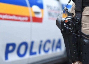 Segundo a PM, a dupla foi baleada porque apontou armas contra os militares -  (crédito: Gladyston Rodrigues/EM/D.A. Press)