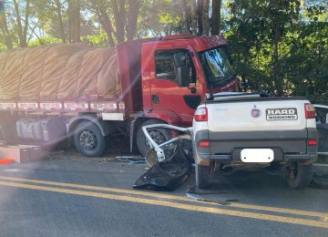 Ao chegarem ao local, os militares verificaram que os dois ocupantes da pick-up já estavam mortos  -  (crédito: CBMMG)