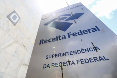 A consulta para saber se está no lote pode ser feita no site Consultar Restituição -  (crédito: Marcelo Camargo/Agência Brasil)