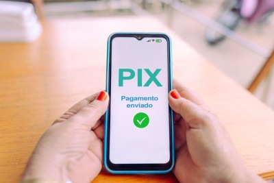 Especialista acredita que empresas de portes variados vão aderir ao Pix Automático — uma alternativa ao débito automático, oferecido em geral por empresas grandes -  (crédito: Getty Images)