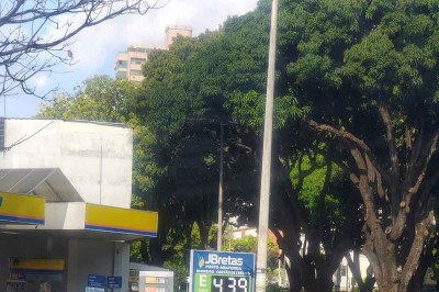 Valor do litro chega a R$ 6,39 e é praticado em vários postos na avenida Antônio Carlos e em Venda Nova
 -  (crédito: Clovelino Maia/EM/D.A Press)