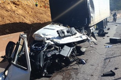 Acidente entre duas carretas fecha BR-381 em Brumadinho -  (crédito: Redes Sociais)