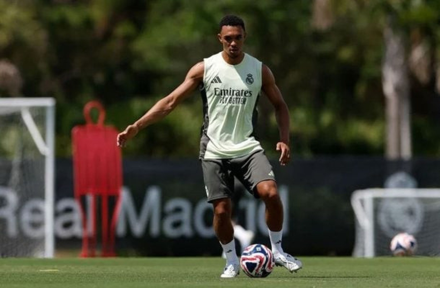 Alexander-Arnold deve estrear como titular no Real Madrid no Mundial de Clubes