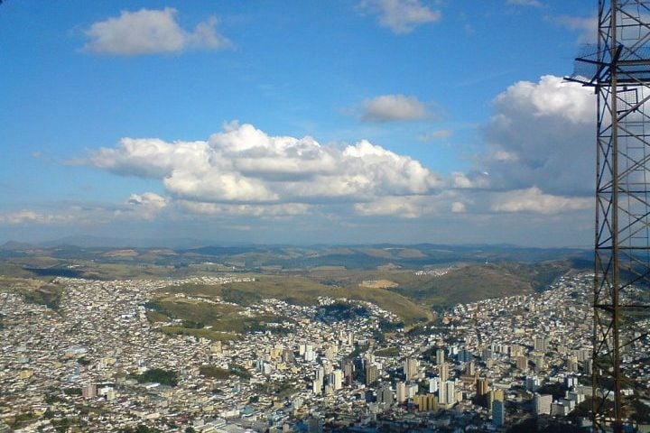 Em 2025, sua população está estimada em cerca de 170 mil habitantes, o que contribui para uma atmosfera tranquila, mas com vitalidade suficiente para manter um cotidiano dinâmico.