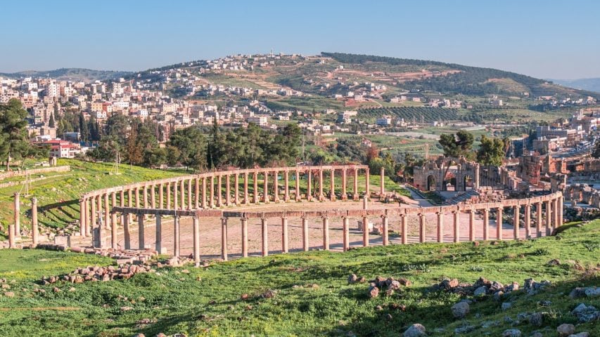 A cidade é rica em história e cultura, e abriga uma infinidade de atrações turísticas, incluindo o Panteão e o Fórum Romano, por exemplo.-Christel por Pixabay