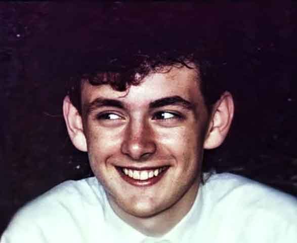 Sua carreira começou no teatro, onde rapidamente se destacou por seu talento. Durante os anos 1990, participou de diversas produções no West End londrino e na Broadway, recebendo elogios da crítica por suas atuações em peças como "Romeu e Julieta" e "Henrique V".