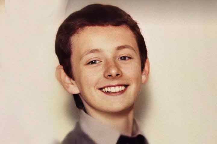 Durante a adolescência, ele se envolveu em produções teatrais locais e, ao concluir os estudos secundários, ingressou na prestigiosa Royal Academy of Dramatic Art (RADA) em Londres.