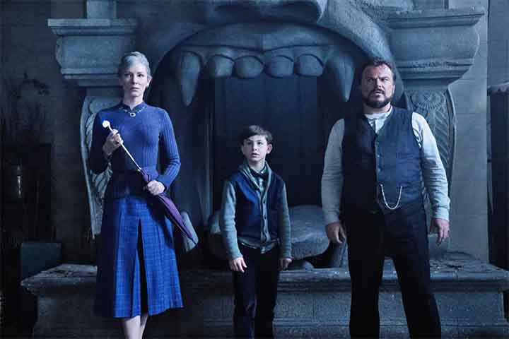 Com direção de Eli Roth, conhecido por filmes de terror, o longa adota uma estética gótica e misteriosa, onde o grande destaque são os mecanismos do relógio escondido na casa. A presença de Jack Black e Cate Blanchett traz charme e leveza à narrativa.