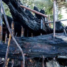 Incêndio destrói embarcação que naufragou misteriosamente há 128 anos - Geoff Johnson/UkeeTube